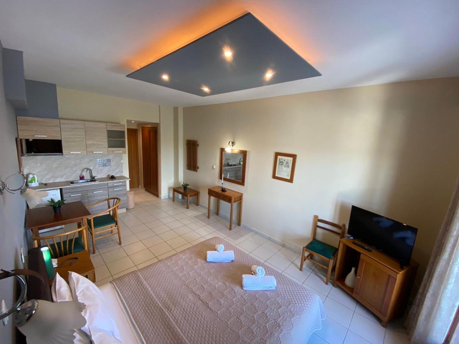 Thrassa Hotel Tycherón Esterno foto